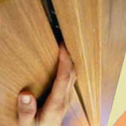 FlexOor hinges reduce hand injuries