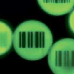 Microsphere encoding consists of reading and writing by optical means of micron-sized encoding