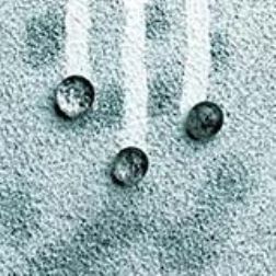 StoLotusan contains perfected water-repellent binding agents and fine pigment particles