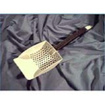 scoop with holes for selective cleaning