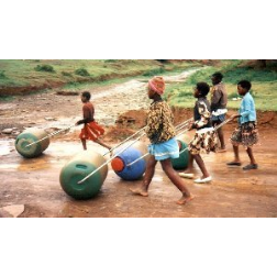 The Hipporoller is actually a water barrel that can be rolled. This allows a larger amount of water to be fetched and transported in one trip