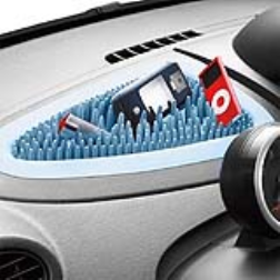 This dashboard mat can hold all your gadgets and is integrated into Renault vehicles