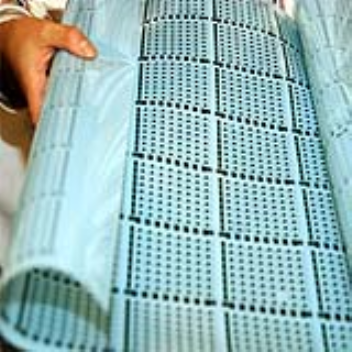 By adding a polymer acid to a common plastic, plastic with changeable conductivity can be used to build electronic devices