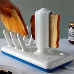 A vertical toaster which can adapt to different thicknesses
