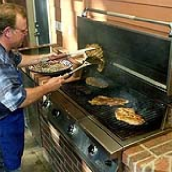 A bbq grill which uses infrared burners