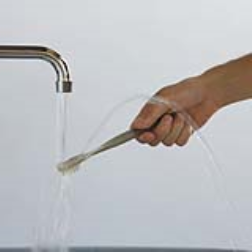 This toothbrush can redirect flowing water to your mouth