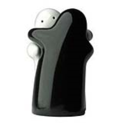 Hugging salt and pepper set