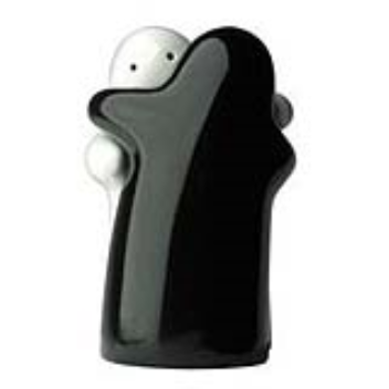 Hugging salt and pepper set