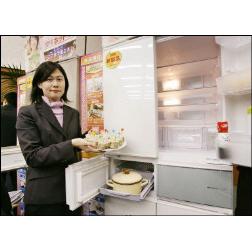 A seperate space in the middle of this fridge is used for heating up food